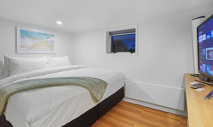 Henderson Apartment | The Nifty Nook Studio with Parking and Wi-fi