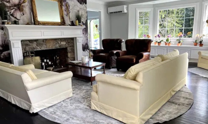 Charlestown House | The Ninigret Nest - 10 mins to all Charlestown Beaches, walk to Umbrella factory