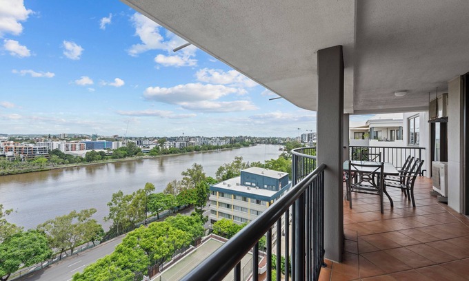 Auchenflower Apartment | The Oasis Apartments