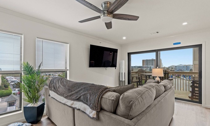 North Myrtle Beach Apartment | The Ocean Bridge C34 - Beautiful Unit Across from Beach