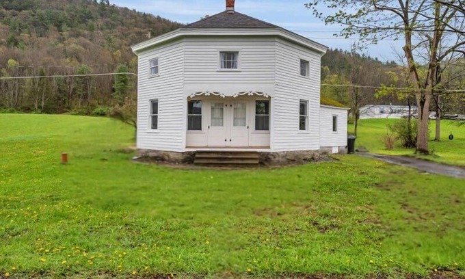 Maryland House | The Octagon - Historic Charm Meets Modern Comfort
