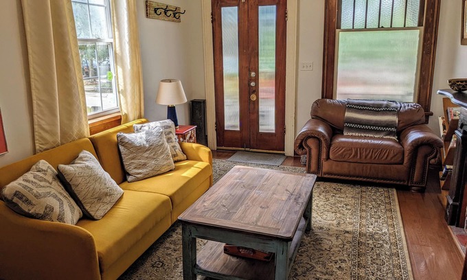 Mid-City House | The Okra Inn Iberville-Streetcar In Sight