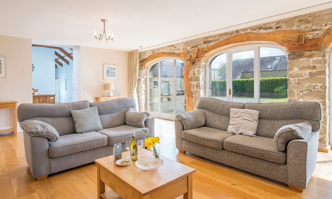Llawhaden Cottage | The Old Carthouse, Holiday Cottage Llawhaden, Sleeps 8, 4 bedrooms, bathrooms