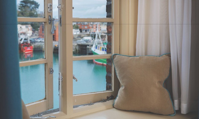 Treator Hotel | The Old Custom House