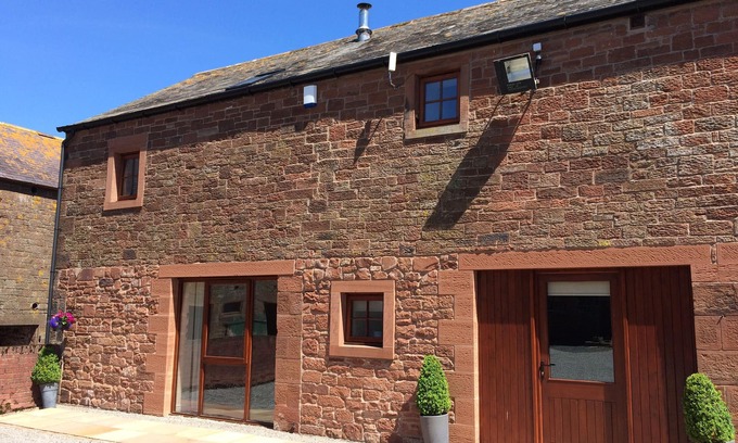 Wigton Cottage | THE OLD GRAINSTORE, family friendly in Bolton Low Houses