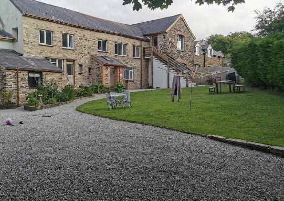 Jacobstow Apartment | THE OLD RECTORY SOUTHCOTT APARTMENT in Jacobstow 10 mins to Widemouth bay and Crackington Haven,15 mins Bude,20 mins tintagel, 27 mins Port Issac