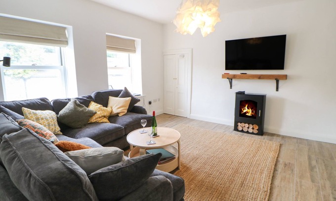Reeth Cottage | THE OLD STORE, 2 ALPINE TERRACE, pet friendly in Reeth