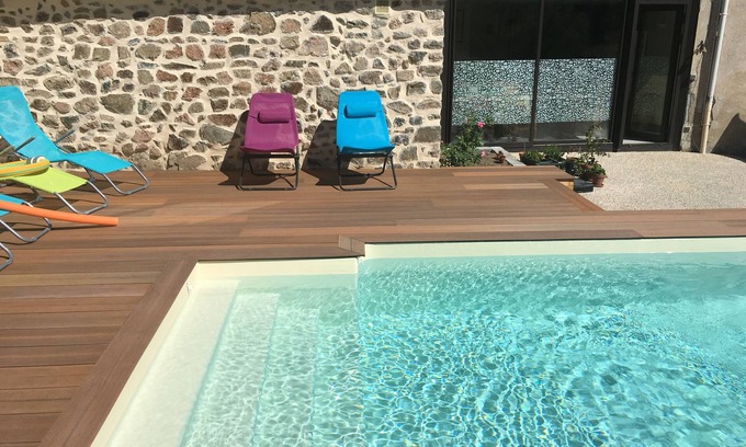 Lamure-sur-Azergues House | The Old Walls, a large apartment with floor and pool