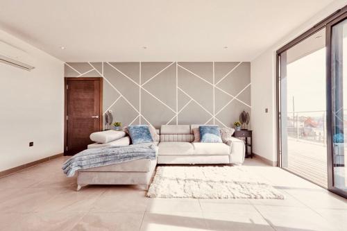 Chelmsford Apartment | The Opulent Property Project Penthouse Chelmsford 2 Bed 2 Bath Sleeps 6 Free Parking 2 Kings or 4 singles and Double Sofabed Ideal for long stays, corporates, families, Insurance