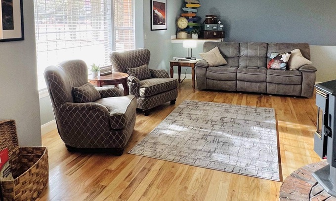 Kanab House | The Out Back Oasis plus RV parking!