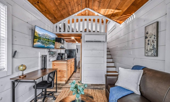 Sevierville Cabin | The Overlook 28 by Sojourn Lodging