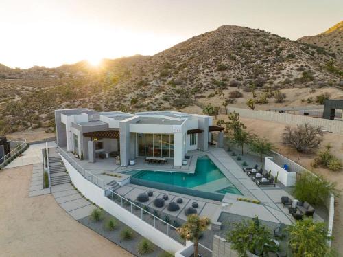 Yucca Valley House | The Overlook by Fieldtrip Modern Luxury with Infinity Pool Views