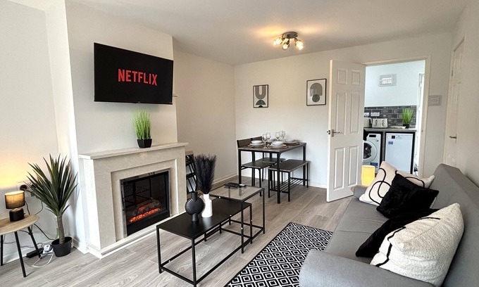 Braunstone House | The Packhorse Townhouse/Private Parking/WiFi