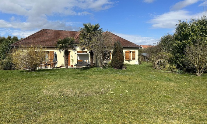 Cosne-Cours-sur-Loire House | The Palm grove