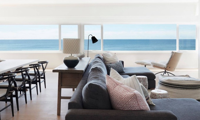 Palm Beach House | The Palms a gorgeous modern house positioned as close as you can get to beautiful palm beach.