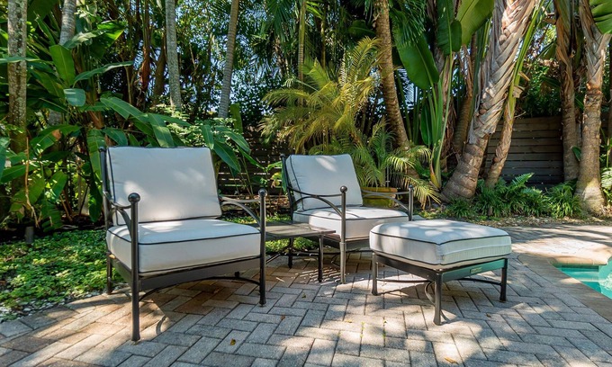 Flamingo Parks House | The Palms Cottage Private Pool, Downtown, Beach, The Square
