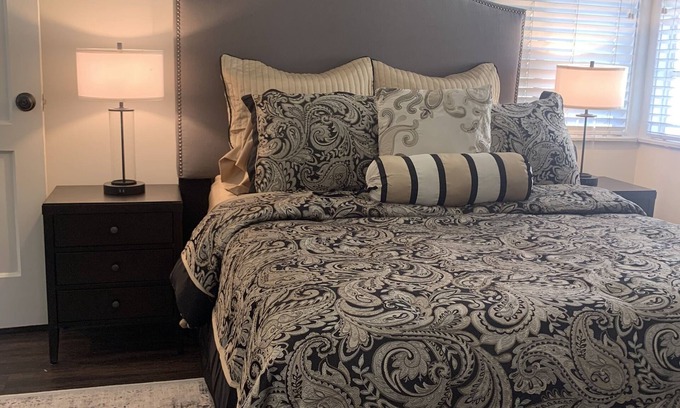 Southeastern Sacramento Cottage | The Palms cottage Unit 1