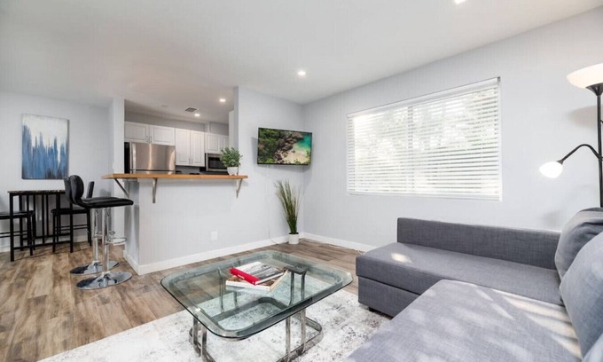 Middle River Terrace Apartment | The Palms @ Middle River Terrace #4