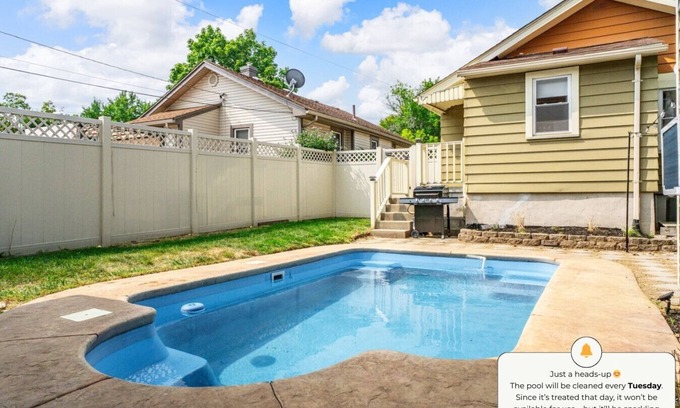 Dayton Apartment | The Paper Plane: Pool|Sauna|Poker Room|Sleeps 8