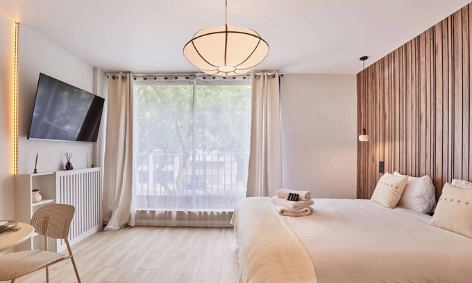 Quartier de la Roquette Apartment | THE Parisian Suite/Center of Paris