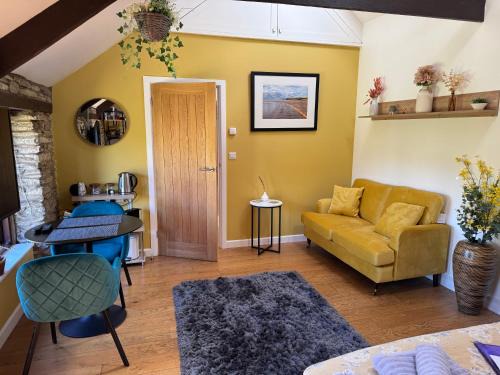 St. Mabyn Apartment | The parlour
