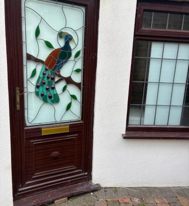 Luton Apartment | The Peacock studio 7 mins from Luton airport