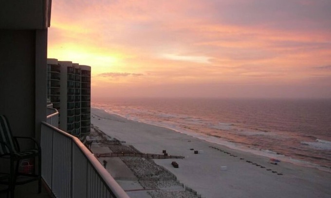 Orange Beach East Condo | The perfect beach getaway awaits!