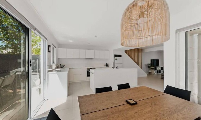 Noosaville Apartment | The Perfect Combination of Style, Convenience & Tranquillity.