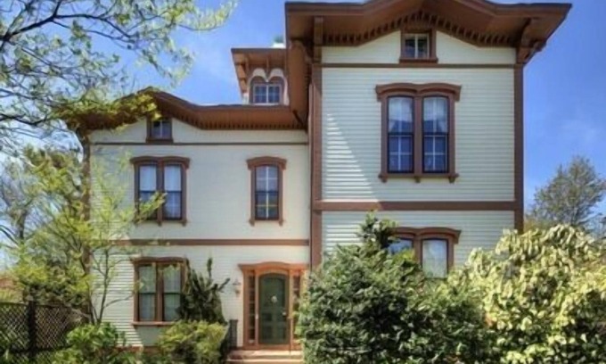 Top of the Hill House | The Perfect Family Vacation House - walk everywhere