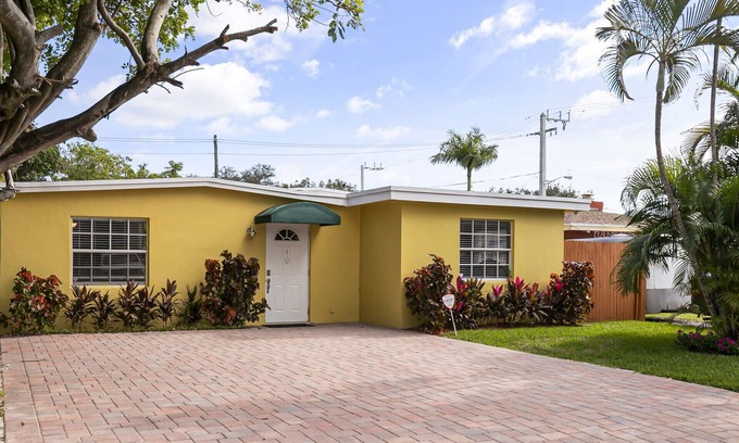 Poinsettia Heights House | The Perfect get away you Need