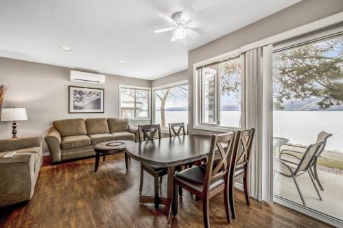 Central Okanagan House | The Perfect Getaway Cabin in the Okanagan #6