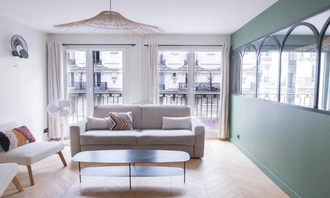 Quartier de l'Ecole-Militaire Apartment | The Perfect Haven for a group of 10 near Invalides!