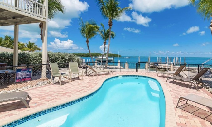 Marathon House | THE PERFECT PLACE -PRIVATE ELEVATOR,DOCK,HEAT POOL. MARATHON LIC PLR2017-00465