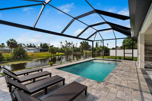 Englewood East House | The perfect retreat with canal view