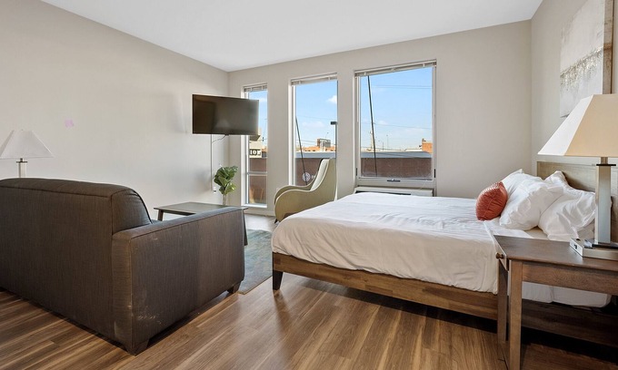 Crossroads Arts District Condo | The Perfect Retreat: Relax and Rejuvenate in a Stunning Resort Setting 353
