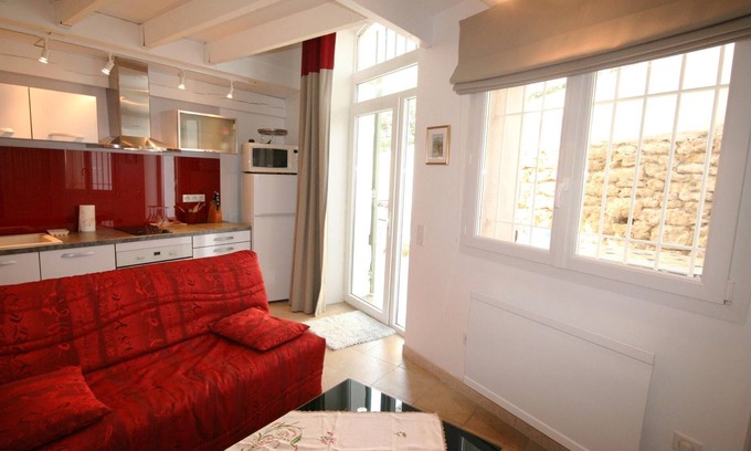 Salon-de-Provence House | the pestle balconies