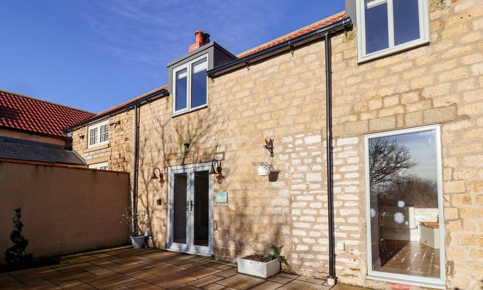 Scarborough Cottage | THE PHEASANTRY, pet friendly, with hot tub in Seamer, North Yorkshire