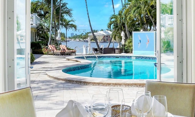 Central Beach Hotel | The Pillars Hotel & Club