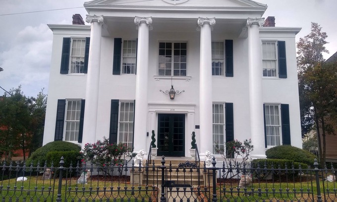 Natchez Bed & Breakfast | The Pillars in Natchez B&B