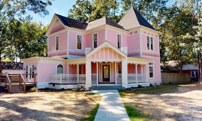 Conway House | The Pink House est. 1892