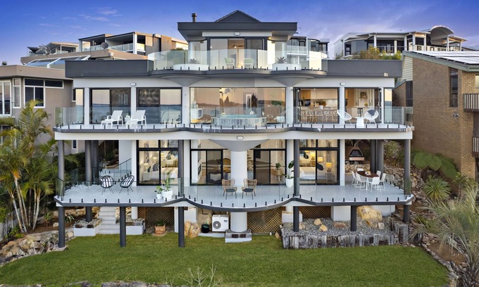 Salamander Bay House | The Pinnacle - Breath taking Vistas and Heated Spa on Viewing Balcony