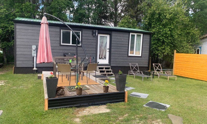 East Kootenay House | The Piper Pad – Cozy Tiny Home Escape in Canal Flats, BC