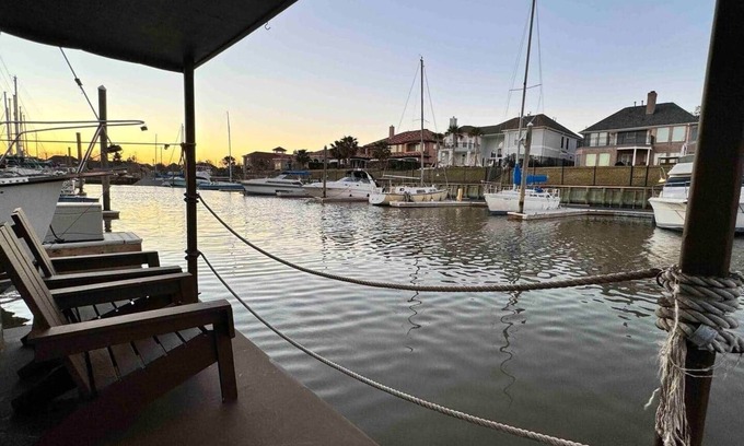 Kemah House | The Pirate Paradise Boat