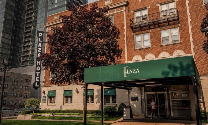 Yankee Hill Apartment | The Plaza Hotel