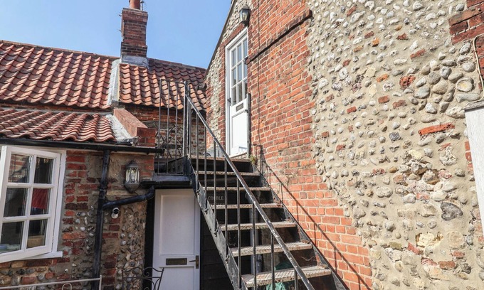 Holt Cottage | THE PLOVER, pet friendly, with open fire in Blakeney, Norfolk