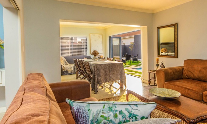 Bloubergstrand House | The Podium by CTHA
