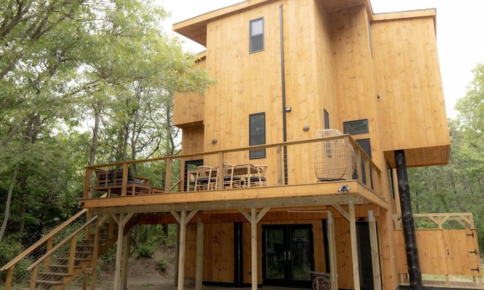 Edgartown House | The Pole House: renovated bohemian retreat on Chappy! Beach 5 min, pets ok, AC!