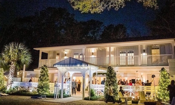 Fairhope Apartment | THE POLO BUNK is a creatively designed suite perfect for fun gatherings