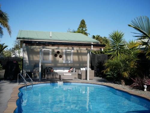 Napier Bed & Breakfast | The Pool House Bed & Breakfast - Near Marine Parade Napier