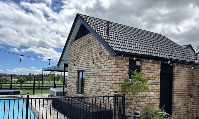 Rotorua House | The Pool Room - Studio unit with shared access to Pool & Spa Pool